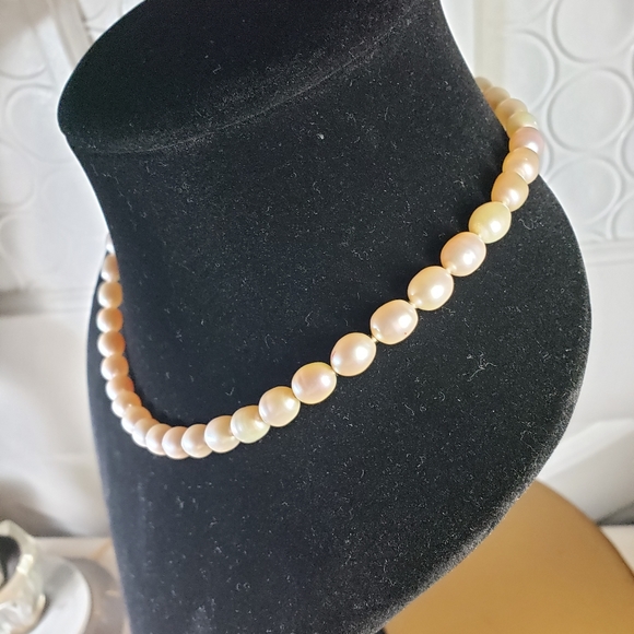 Fresh-water pearl strand w/sterling clasp - Picture 4 of 5